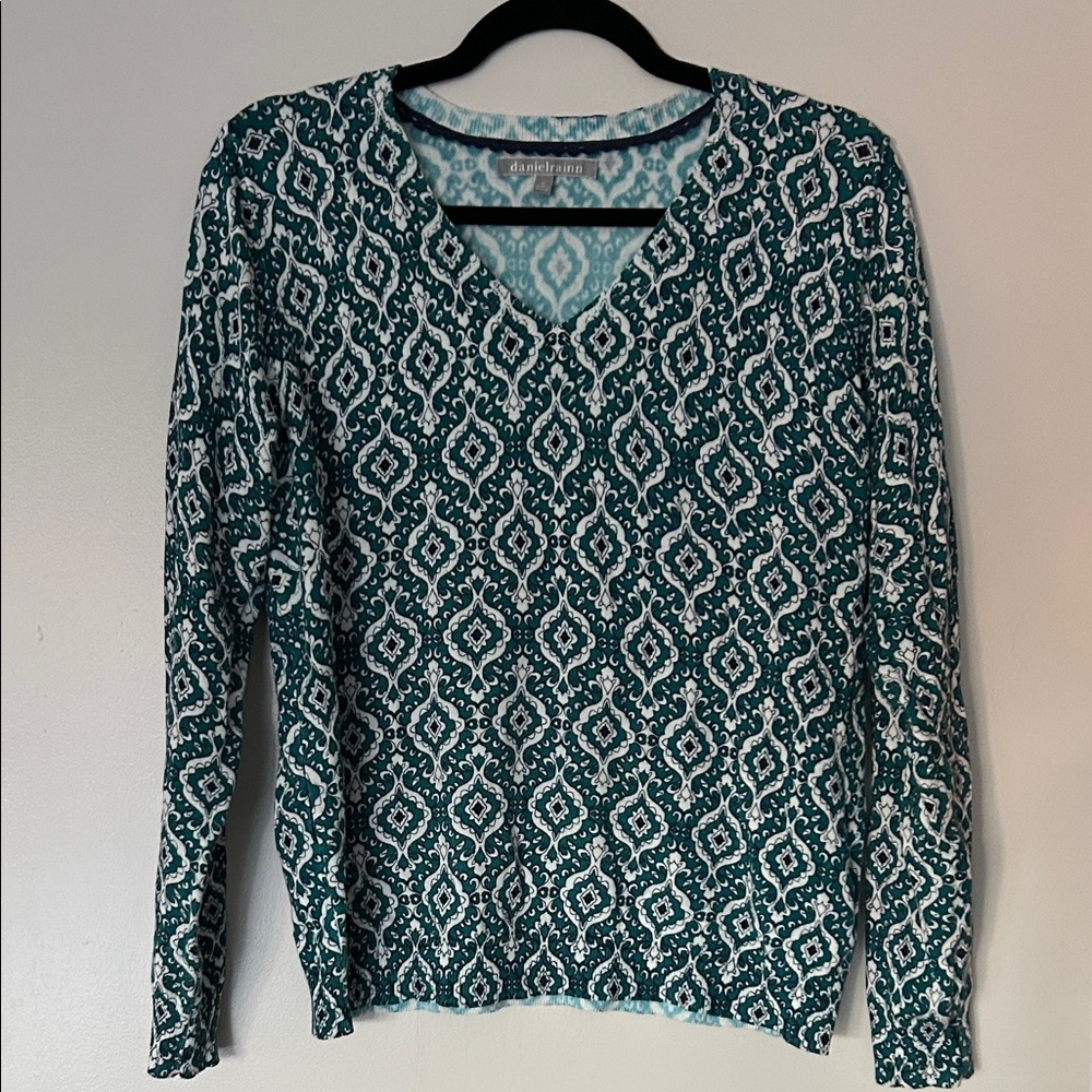 Daniel Rainn Patterned V-Neck Sweater, M